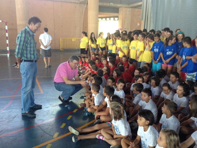 El alcalde de Jaén visita la Escuela Municipal de Verano de Las Fuentezuelas