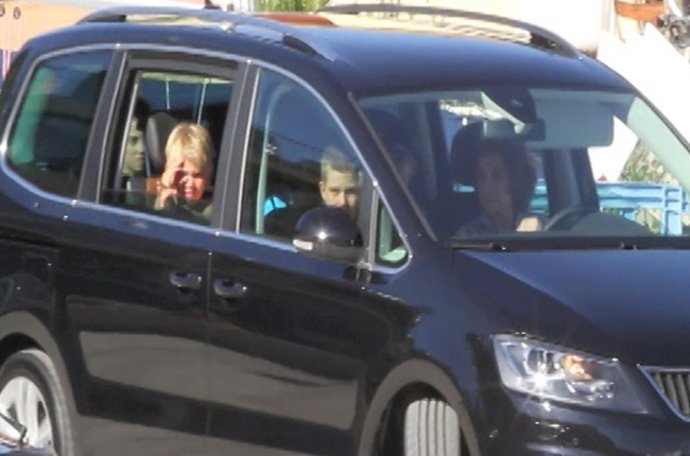 La Reina Sofía ejerce de abuela en Mallorca recogiéndo ella misma a sus nietos