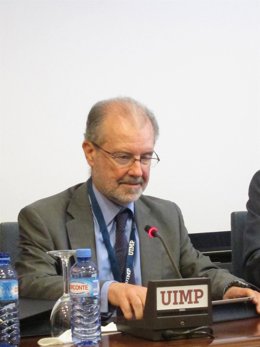 Juan Antonio Xiol, magistrado del Constitucional