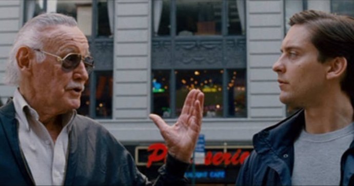 Stan Lee junto a Tobey Maguire en Spiderman
