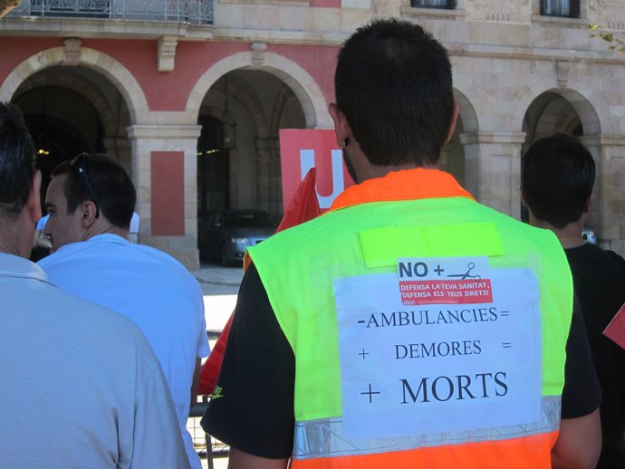 Protesta De Conductores De Ambulancias Ante El Parlament