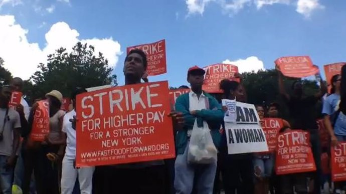 Huelga de trabajadores de locales comida rápida en EEUU