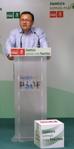 El coordinador de la Interparlamentaria del PSOE-A, Miguel Ángel Heredia