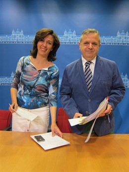 María Luisa Ceballos y Salvador Fuentes al inicio de la rueda de prensa 