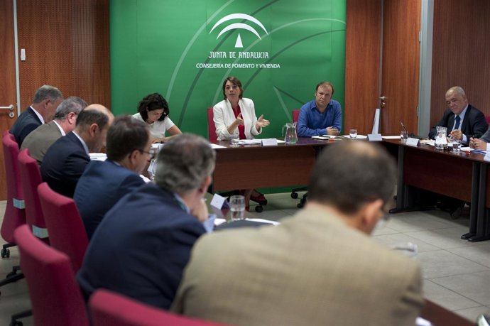 Elena Cortés se reúne con entidades financieras para hablar de desahucios