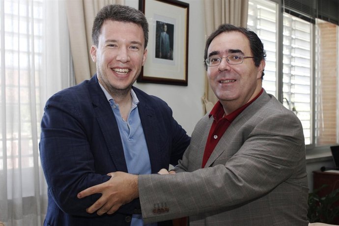 El rector de la UPO y el presidente de la Asociación de Antiguos Alumnos 