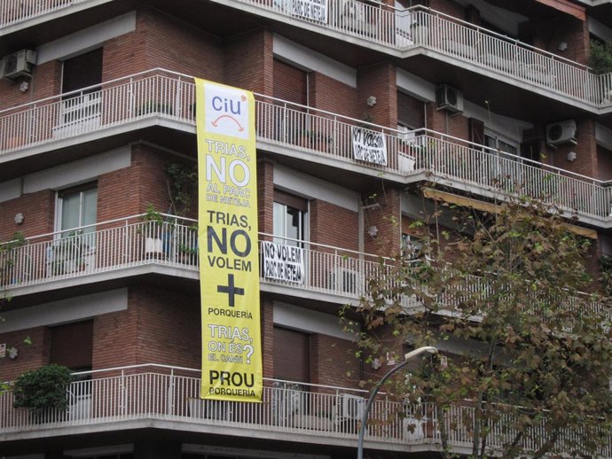 Pancarta De Rechazo Al Parque De Limpieza Del Eixample Izquierdo