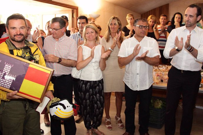 Bauzá entrega una bandera de Baleares