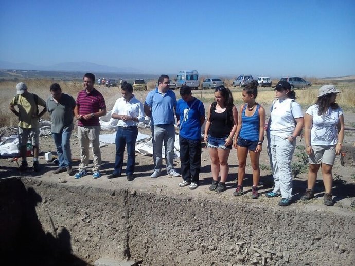 Raúl Perales visita en Linares el yacimiento de Cástulo