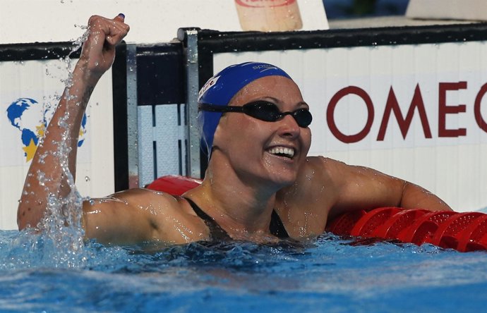 Melanie Costa celebra su pase a la final de 200 libres