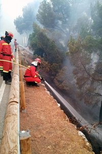 Desciende el nivel de alerta en Andratx aunque el fuego sigue sin controlar