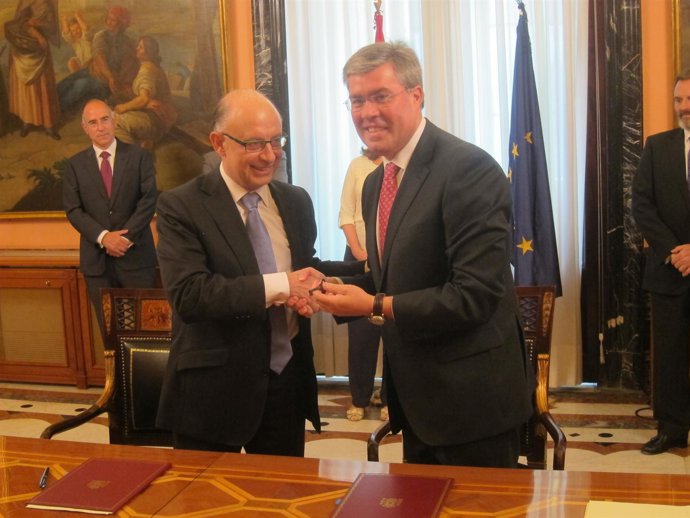 Montoro y el alcalde de Jaén en la cesión del Banco de España