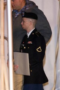 La familia de Manning admite alivio por la absolución del cargo más grave