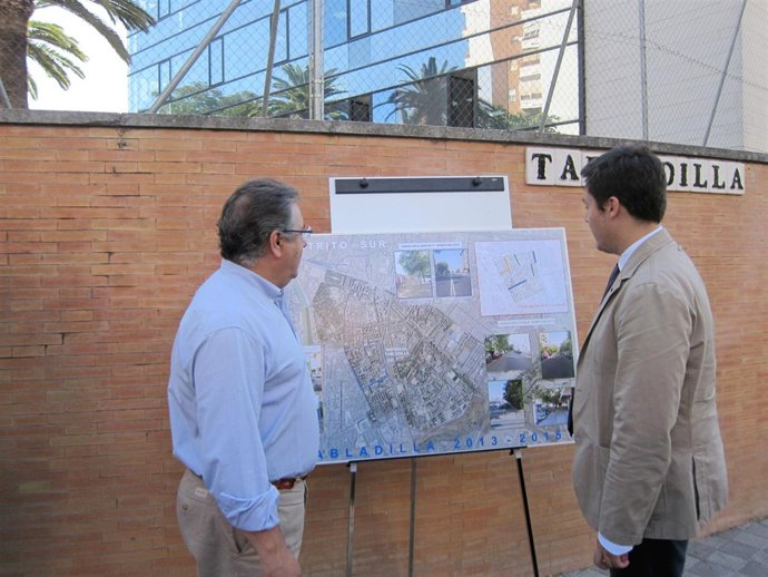 Zoido y el delegado del Distrito Sur, José Luis García