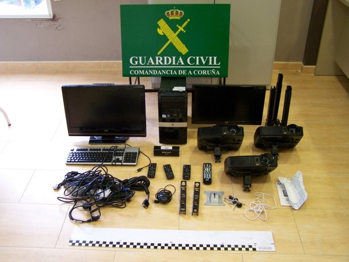 Efectos robados en un colegio de A Pobra (A Coruña).