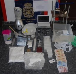 Droga y efectos intervenidos en una operación policial