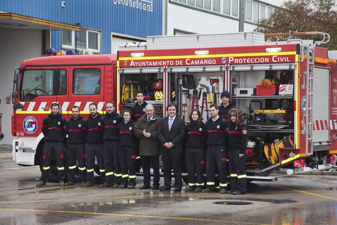 El alcalde con los voluntarios de Protección Civil