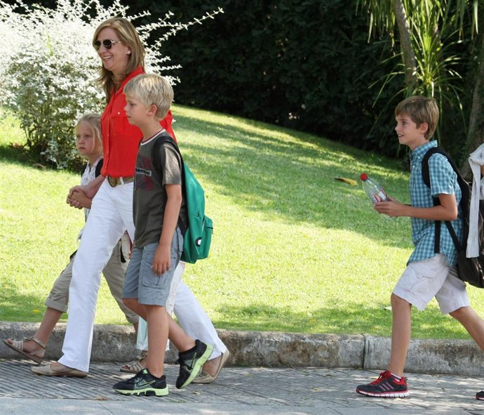La Infanta Cristina se va con sus hijos a Suiza sin Iñaki Urdangarín