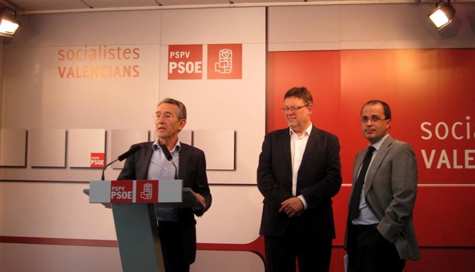 Torres en primer plano, junto a Puig y López