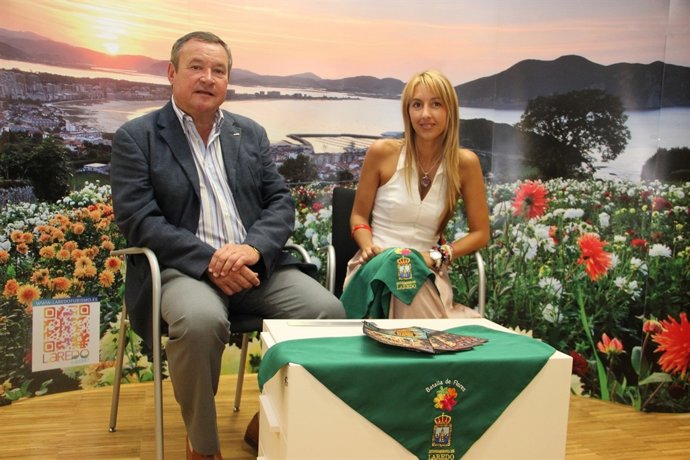 El alcalde y la concejala de Turismo en la presentación de la Batalla de Flores