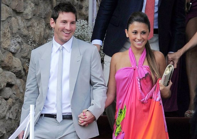 Antonella Roccuzzo manda a Leo Messi al sofá después de pillarle con una strippe