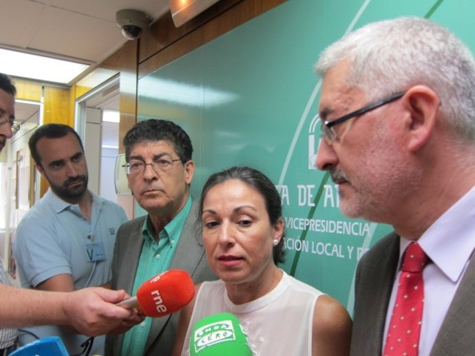 Diego Valderas, Maribel Peinado y Antonio Ávila tras una reuniòn sobre Navantia