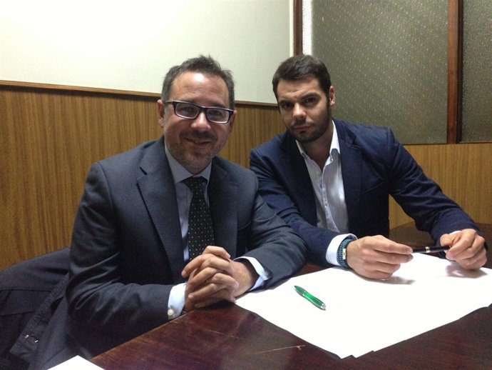 Firma para la creación de la filial de Dialoga en Chile