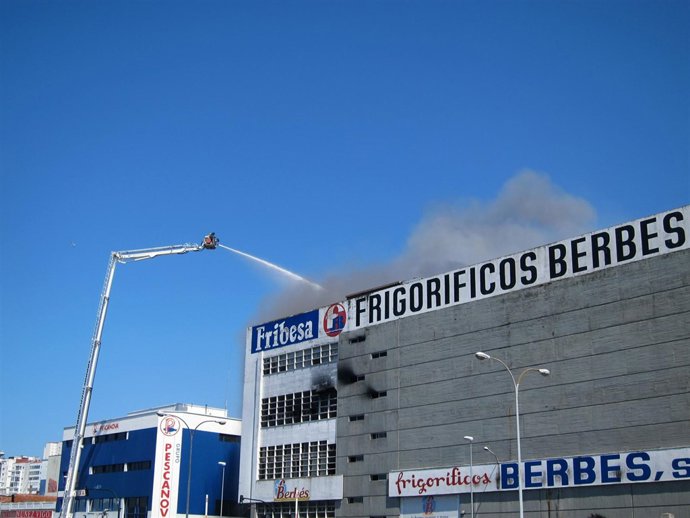 Vigo Foto Incendio Frigorificos Berbes 2