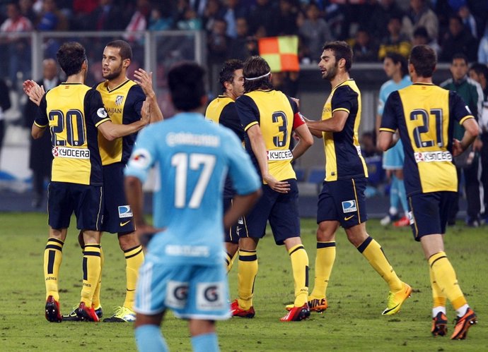 El Atlético celebra el gol de Mario ante el Sporting