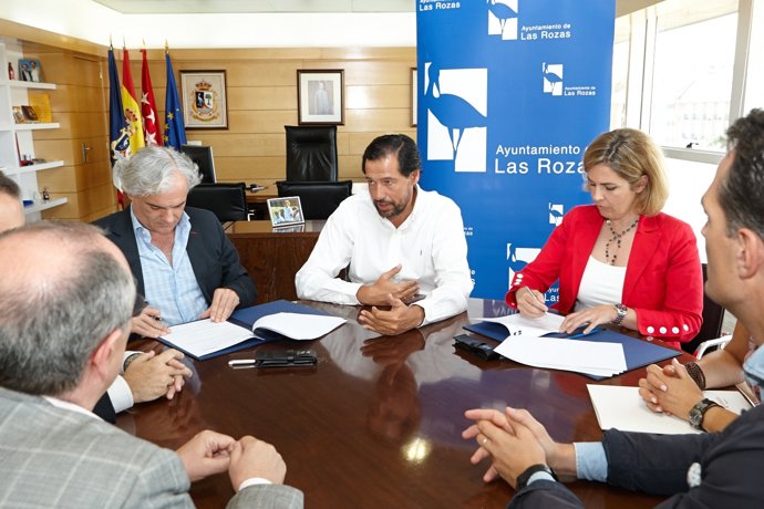 Ayuntamiento de Las Rozas con la Cámara