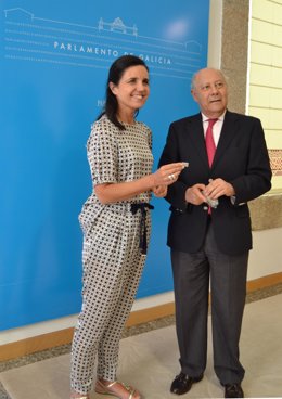 La presidenta del Parlamento de Galicia y el conselleiro maior de Contas.