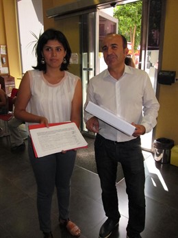 Los concejales del PSOE pesentan las firmas