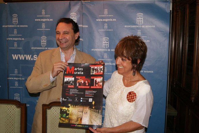 El alcalde, Pedro Arahuetes, presenta 'Los Martes en la Muralla'