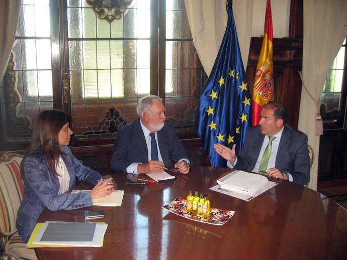 Reunión de alcalde de Alcalá con ministro de Agricultura