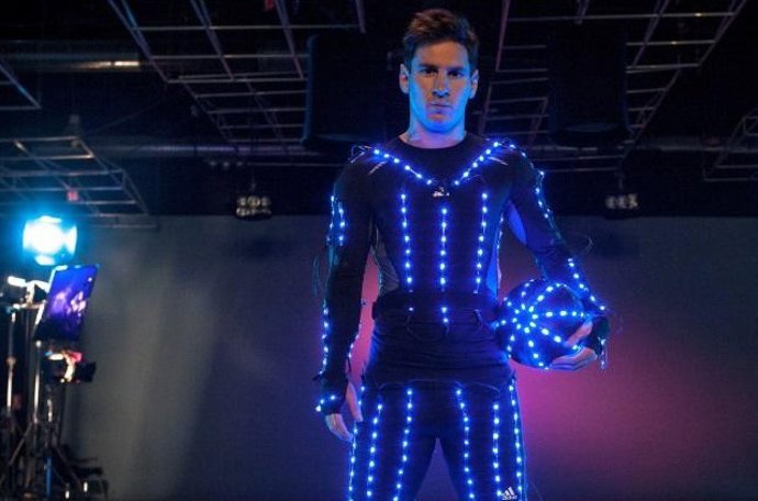 Messi reinventa la velocidad de la luz