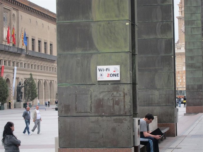 Zona Wi-Fi En La Plaza Del Pilar