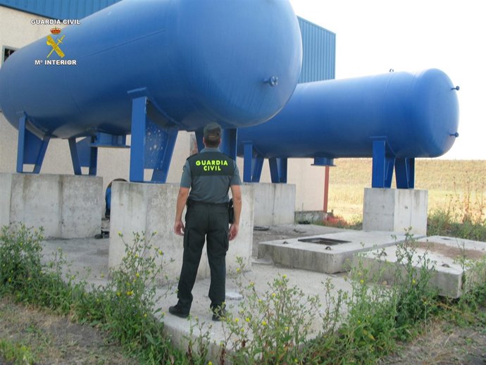 Calderines de presión de una estación de bombeo de Los Palacios y Villafranca