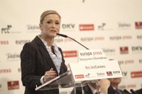 Cifuentes alaba la "profesionalidad" de la Guardia Civil al detener al "compañero" que presuntamente causó los incendios