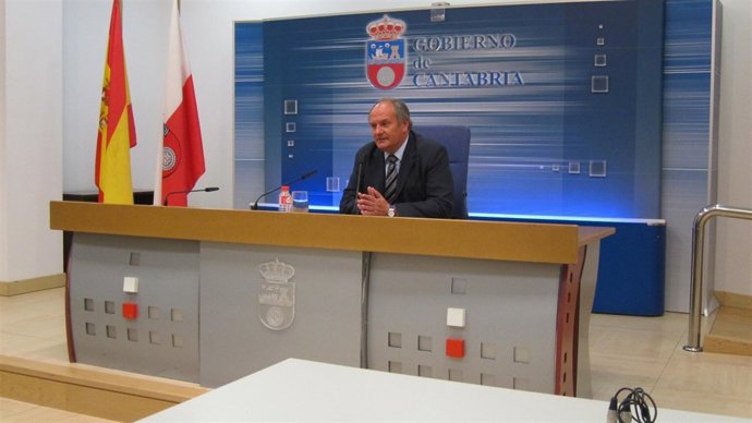 El consejero de Ordenación del Territorio y Urbanismo, en rueda de prensa