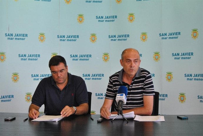 El alcalde de San Javier acompañado del concejal de Personal 