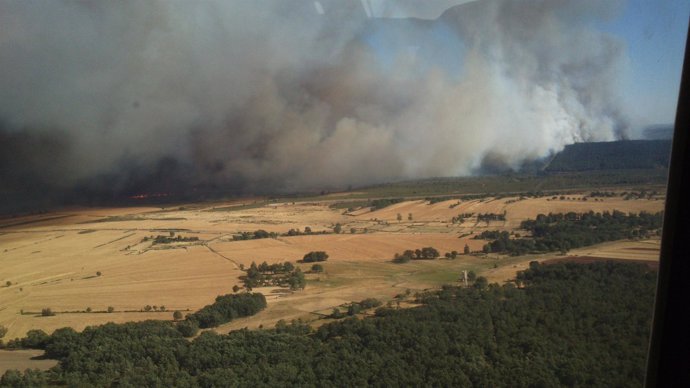 Imagen del incendio de nivel 2 en el término municipal de Fonfría (Zamora)
