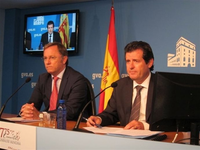 Císcar junto a Moragues tras el pleno del Consell