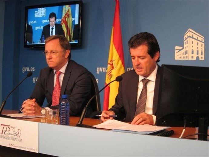 Císcar y Moragues tras el pleno del Consell