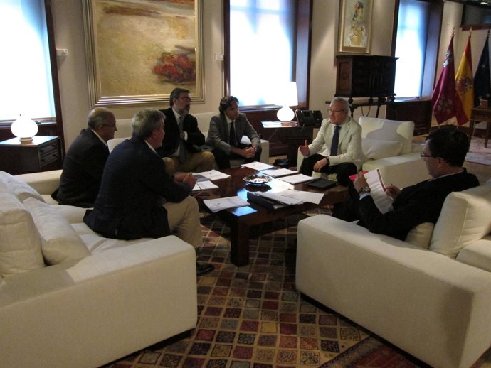 Valcárcel, con los representantes del sector de energías renovables