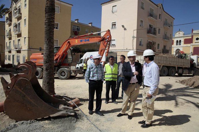 El alcalde de Almería, Luis Rogelio Rodríguez, visita una de las obras
