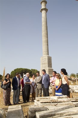 Visita a la columna del IV Centenario en La Rábida (Huelva).