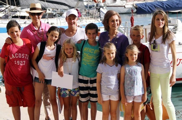 LA PRINCESA LETIZIA POR FIN APARECE EN PALMA DE MALLORCA JUNTO A SUS HIJAS