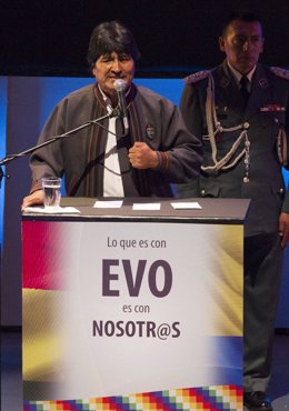  Evo Morales, dando un discurso durante su visita a Qui