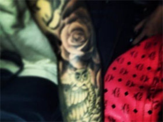 tatuaje de selena del nombre de justin