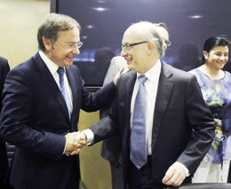 Juan Carlos Moragues saluda a Cristóbal Montoro en el CPFF